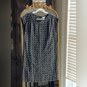 J Jill Love Linen Black and Tan 100% Linen Geo-Print Cap Sleeve Shift Dress